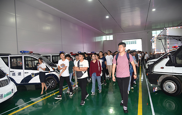 “产、学、研”融通发展——河南工程学院师生莅临森源鸿马参观交流(图4)