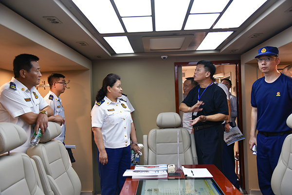 河北省消防总队举办消防装备展示活动 大批高精尖装备集中亮相(图4) 河北省消防总队举办消防装备展示活动 大批高精尖装备集中亮相(图4)