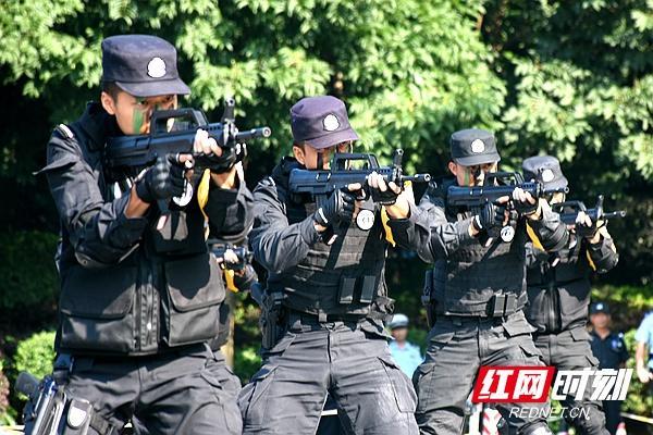 湘潭市举行“践行新使命 忠诚保大庆”实兵演练(图9) 湘潭市举行“践行新使命 忠诚保大庆”实兵演练(图9)
