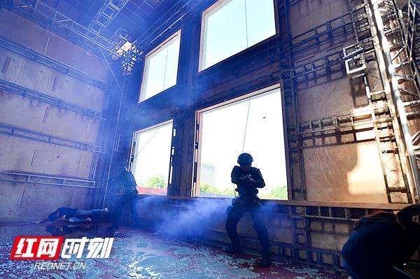 湘潭市举行“践行新使命 忠诚保大庆”实兵演练(图13) 湘潭市举行“践行新使命 忠诚保大庆”实兵演练(图13)
