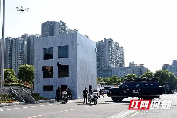湘潭市举行“践行新使命 忠诚保大庆”实兵演练(图12) 湘潭市举行“践行新使命 忠诚保大庆”实兵演练(图12)
