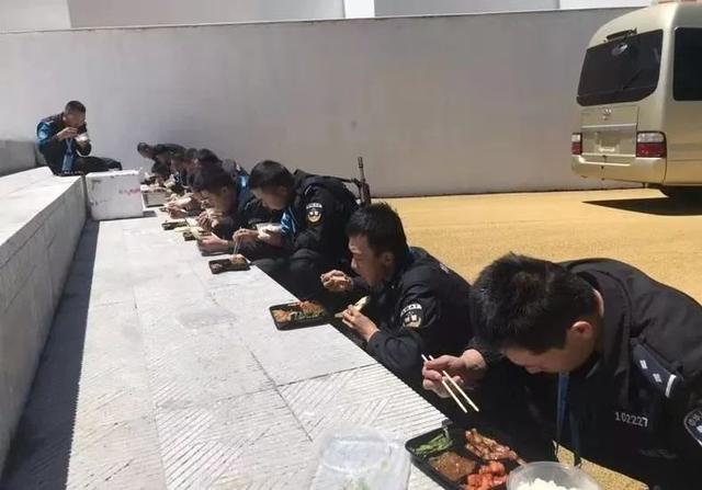 “一会一节”上的大美“警”色(图17)