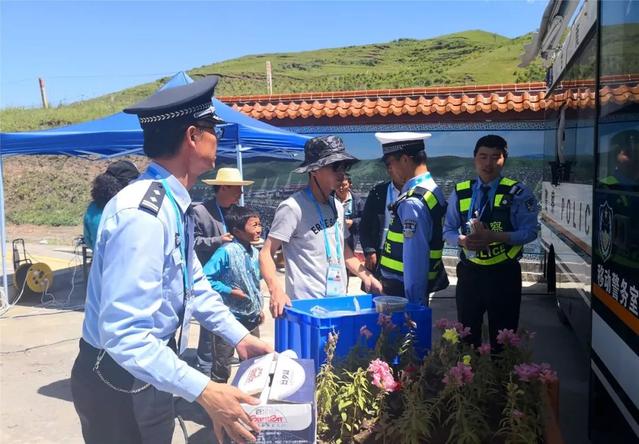 “一会一节”上的大美“警”色(图16)