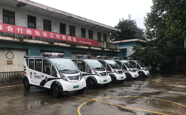 陕西兴平市电动执法车“上岗”  开启“绿色”巡查新模式(图2)