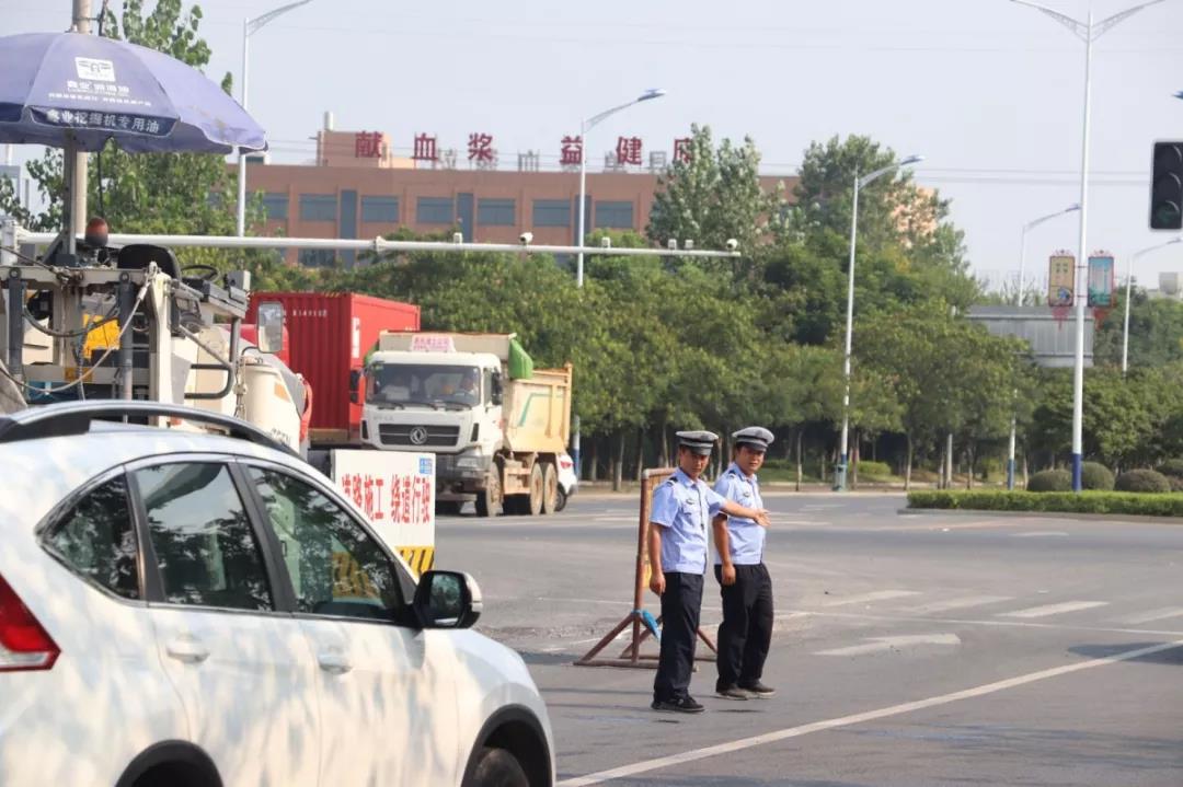 【一线慰问】为坚守在一线的民辅警点赞!澧县公安局开展夏日“送清凉”活动(图4) 【一线慰问】为坚守在一线的民辅警点赞!澧县公安局开展夏日“送清凉”活动(图4)