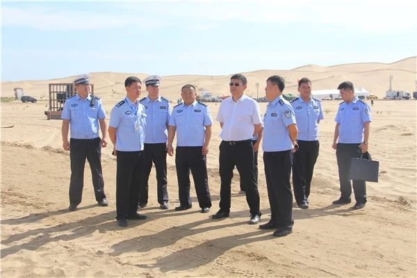 守主场 担主责 当主力 杭锦后旗公安局圆满完成“戈壁天堂”活动安保任务(图2) 守主场 担主责 当主力 杭锦后旗公安局圆满完成“戈壁天堂”活动安保任务(图2)