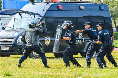梅州公安亮剑沙场 全警实战“夏季大练兵”(图7) 梅州公安亮剑沙场 全警实战“夏季大练兵”(图7)