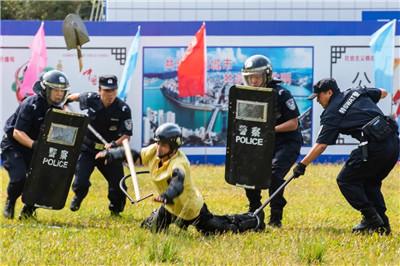 梅州公安亮剑沙场 全警实战“夏季大练兵”(图8) 梅州公安亮剑沙场 全警实战“夏季大练兵”(图8)