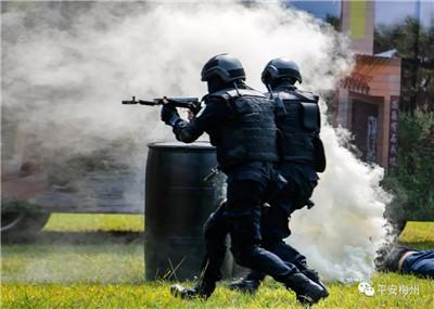 梅州公安亮剑沙场 全警实战“夏季大练兵”(图12) 梅州公安亮剑沙场 全警实战“夏季大练兵”(图12)