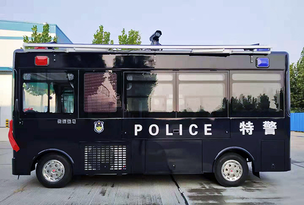 张家口市采购移动警务室：街面执勤服务群众(图3)