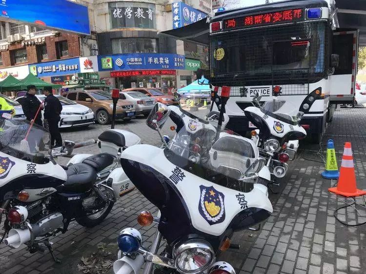 心疼!娄底快警蜀黍也有“醉”的时候(图2) 心疼!娄底快警蜀黍也有“醉”的时候(图2)