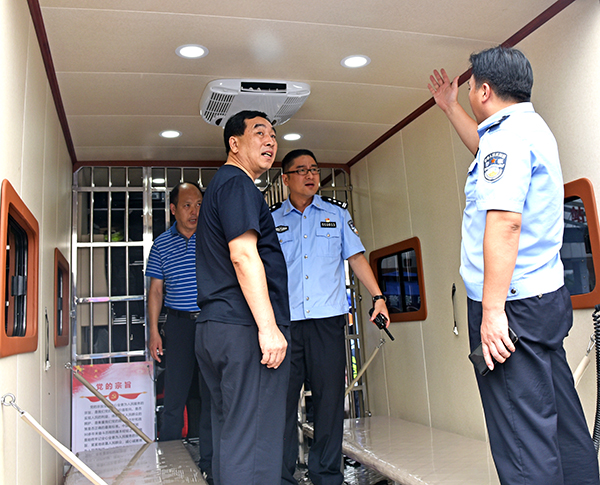 迎民族体育盛会 筑牢环郑安保圈——10台环郑卡口反恐武装车集结“上岗”(图17) 迎民族体育盛会 筑牢环郑安保圈——10台环郑卡口反恐武装车集结“上岗”(图17)