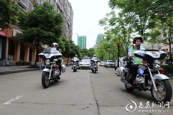 高温下的守护者——来自“娄底快警”孙水公园站的报道(图3) 高温下的守护者——来自“娄底快警”孙水公园站的报道(图3)