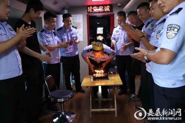 高温下的守护者——来自“娄底快警”孙水公园站的报道(图5) 高温下的守护者——来自“娄底快警”孙水公园站的报道(图5)