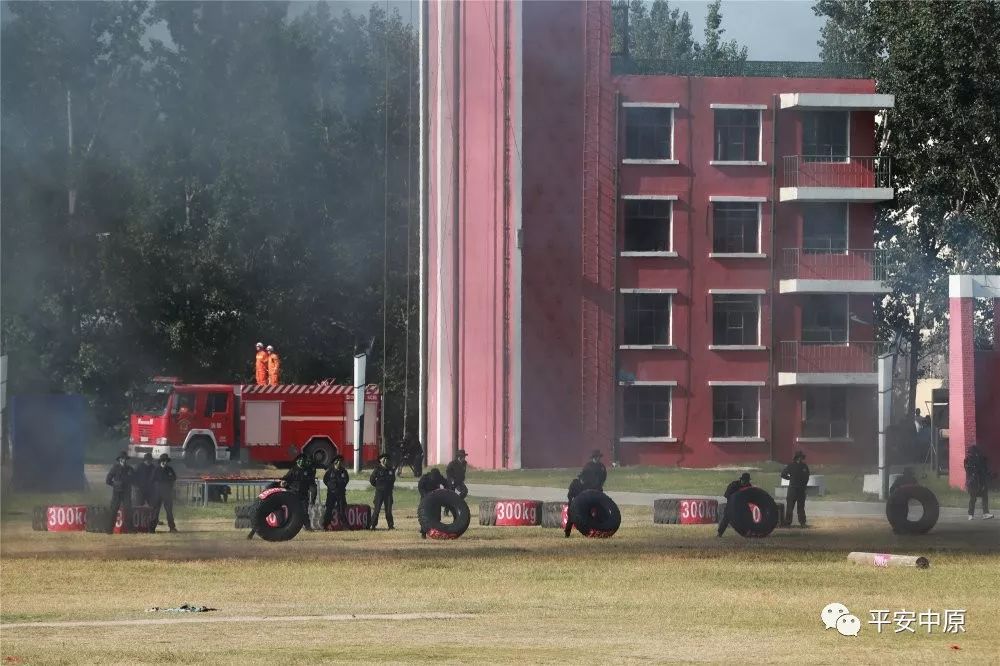 燃爆!河南公安 “砺剑·2019”新中国成立 70周年大庆安保誓师暨警务实战演练(图7) 燃爆!河南公安 “砺剑·2019”新中国成立 70周年大庆安保誓师暨警务实战演练(图7)