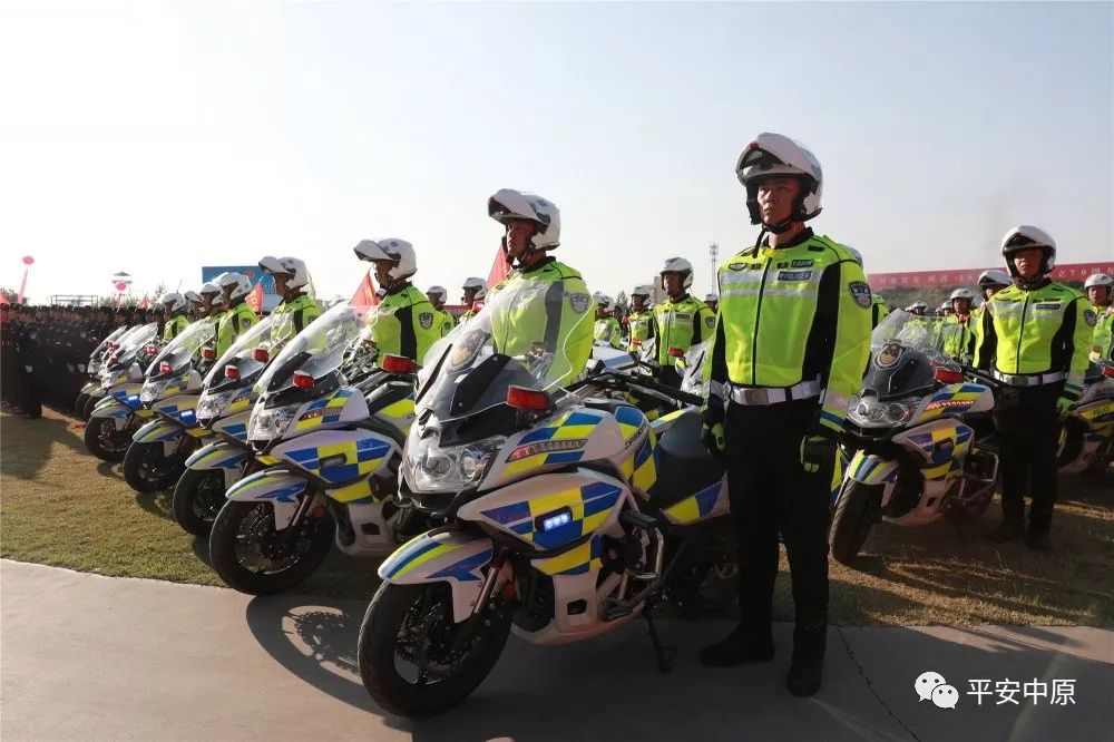 燃爆!河南公安 “砺剑·2019”新中国成立 70周年大庆安保誓师暨警务实战演练(图8) 燃爆!河南公安 “砺剑·2019”新中国成立 70周年大庆安保誓师暨警务实战演练(图8)