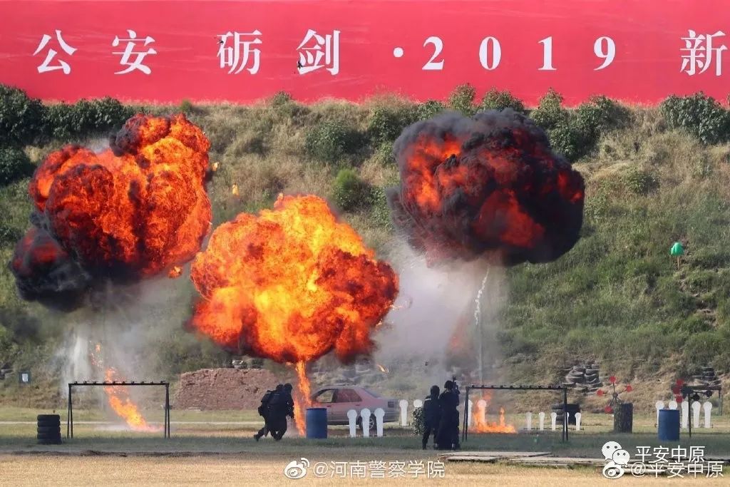 燃爆!河南公安 “砺剑·2019”新中国成立 70周年大庆安保誓师暨警务实战演练(图12) 燃爆!河南公安 “砺剑·2019”新中国成立 70周年大庆安保誓师暨警务实战演练(图12)