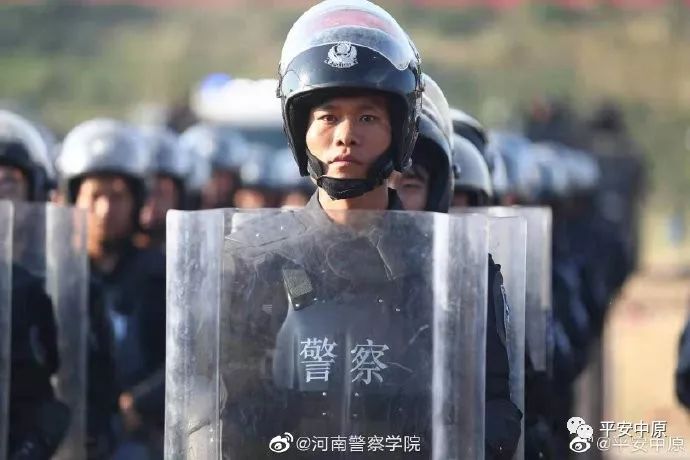 燃爆!河南公安 “砺剑·2019”新中国成立 70周年大庆安保誓师暨警务实战演练(图13) 燃爆!河南公安 “砺剑·2019”新中国成立 70周年大庆安保誓师暨警务实战演练(图13)