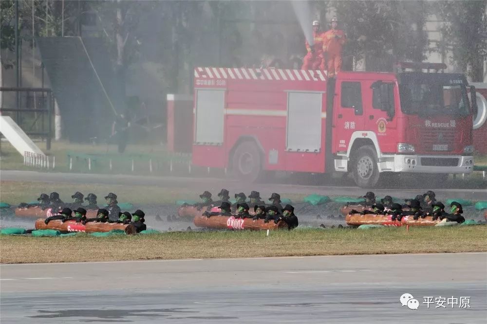 燃爆!河南公安 “砺剑·2019”新中国成立 70周年大庆安保誓师暨警务实战演练(图14) 燃爆!河南公安 “砺剑·2019”新中国成立 70周年大庆安保誓师暨警务实战演练(图14)