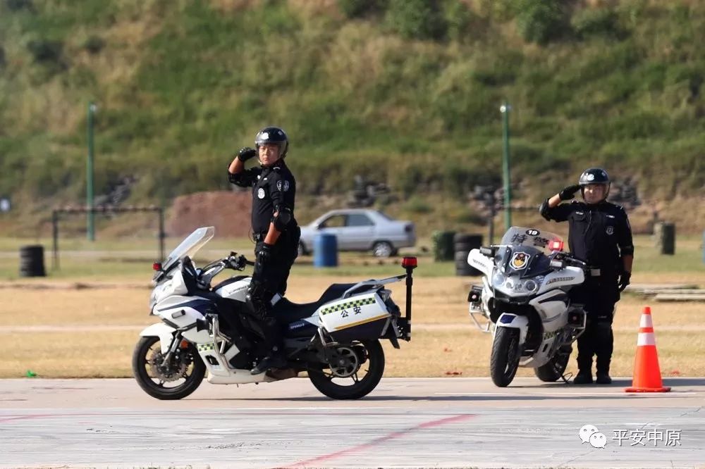 燃爆!河南公安 “砺剑·2019”新中国成立 70周年大庆安保誓师暨警务实战演练(图27) 燃爆!河南公安 “砺剑·2019”新中国成立 70周年大庆安保誓师暨警务实战演练(图27)