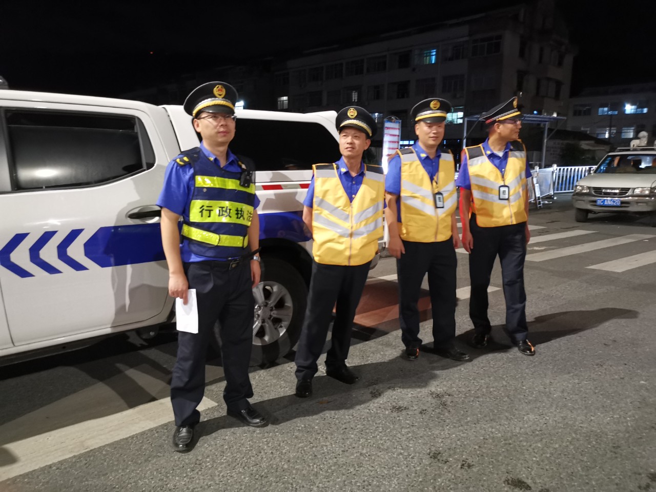 浙江温州瓯海区综合行政执法局全员集结上路，开展护航平安“零点行动”(图7)