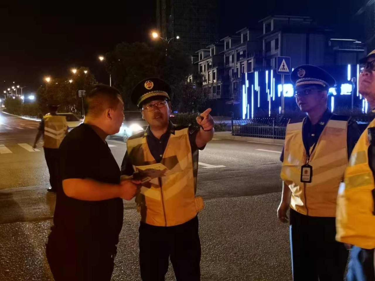 浙江温州瓯海区综合行政执法局全员集结上路，开展护航平安“零点行动”(图6)
