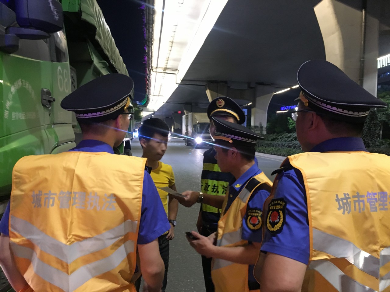 浙江温州瓯海区综合行政执法局全员集结上路，开展护航平安“零点行动”(图8)