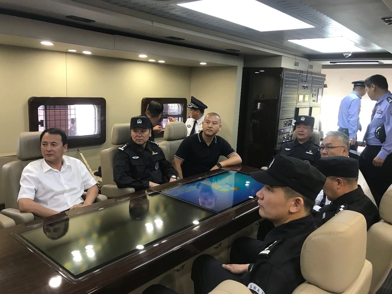 酒泉市公安系统隆重举行70周年安保誓师大会暨全警实战大练兵启动仪式(图29) 酒泉市公安系统隆重举行70周年安保誓师大会暨全警实战大练兵启动仪式(图29)