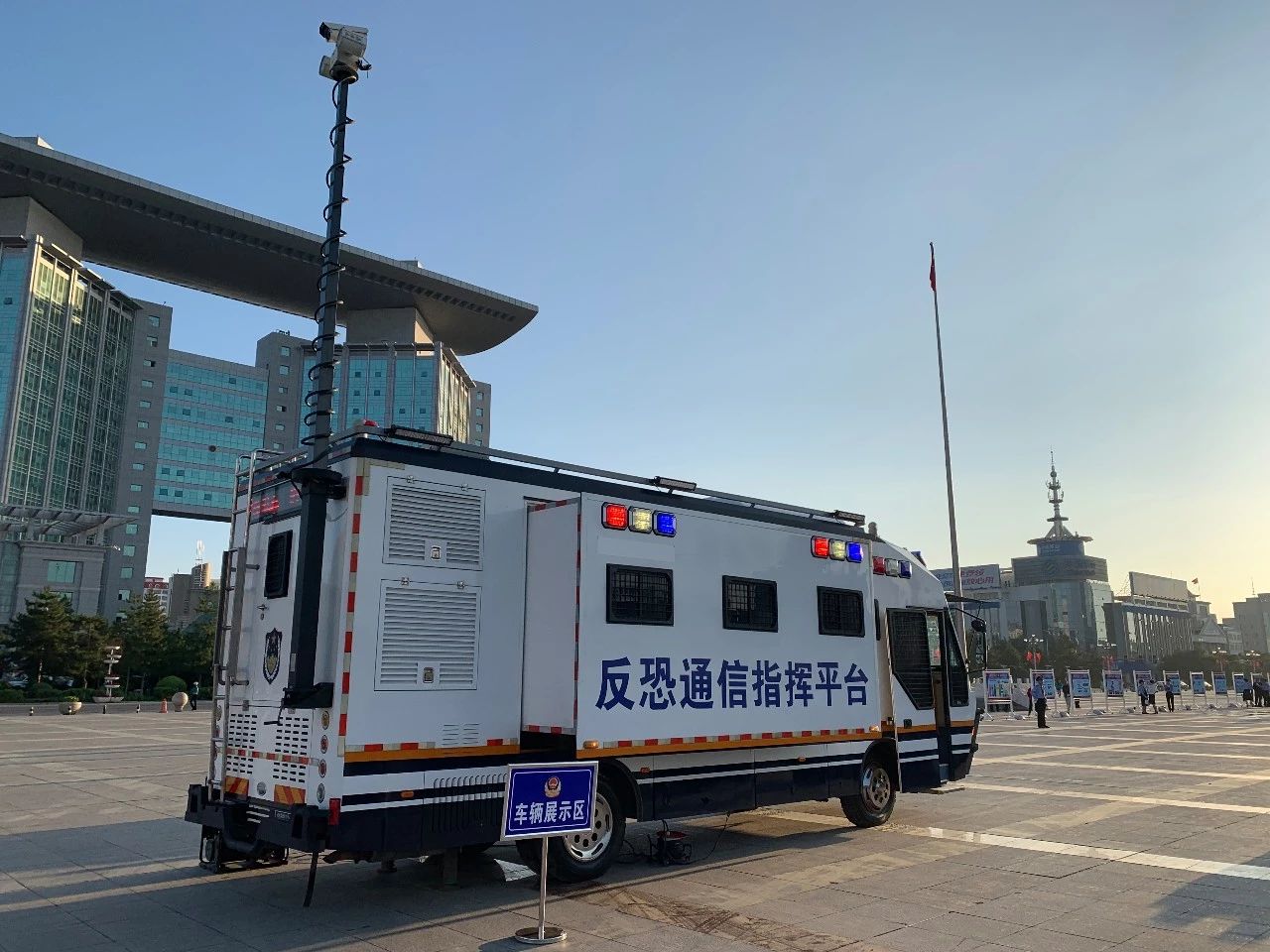 酒泉市公安系统隆重举行70周年安保誓师大会暨全警实战大练兵启动仪式(图30) 酒泉市公安系统隆重举行70周年安保誓师大会暨全警实战大练兵启动仪式(图30)