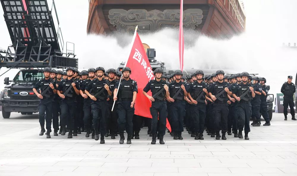 誓师大会!西咸公安这场实战演练精彩又让人动容……(图5) 誓师大会!西咸公安这场实战演练精彩又让人动容……(图5)