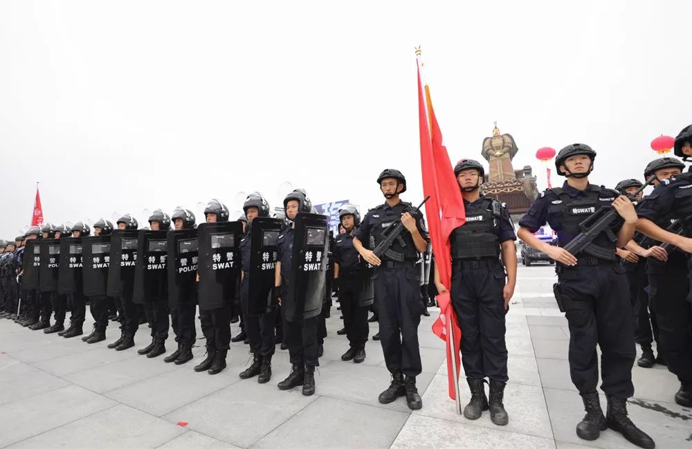 誓师大会!西咸公安这场实战演练精彩又让人动容……(图6) 誓师大会!西咸公安这场实战演练精彩又让人动容……(图6)