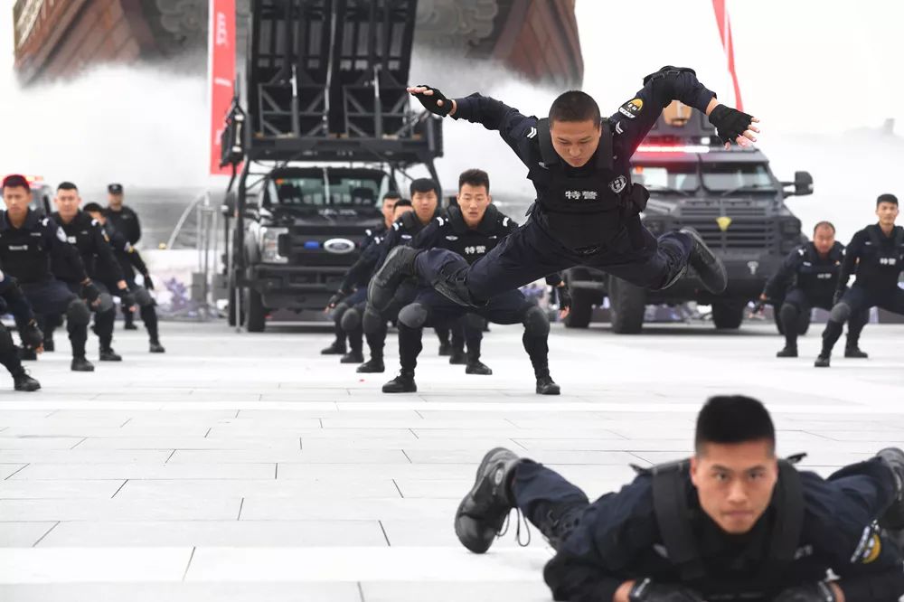 誓师大会!西咸公安这场实战演练精彩又让人动容……(图15) 誓师大会!西咸公安这场实战演练精彩又让人动容……(图15)