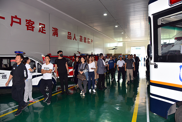 郑州市工信委组织企业家莅临森源鸿马参观交流(图1)