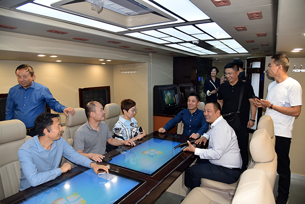 郑州市工信委组织企业家莅临森源鸿马参观交流(图2)