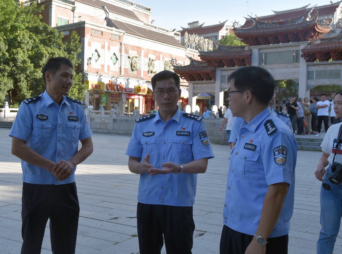 泉州||鲤城巡特警反恐大队加强国庆70周年安保期间社会治安巡逻防控工作(图1) 泉州||鲤城巡特警反恐大队加强国庆70周年安保期间社会治安巡逻防控工作(图1)