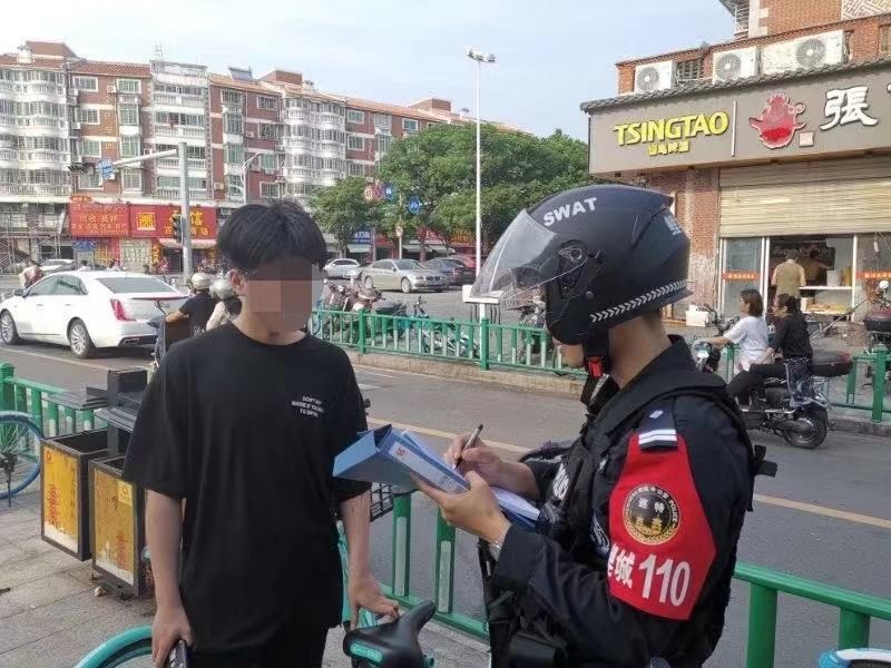 泉州||鲤城巡特警反恐大队加强国庆70周年安保期间社会治安巡逻防控工作(图13) 泉州||鲤城巡特警反恐大队加强国庆70周年安保期间社会治安巡逻防控工作(图13)