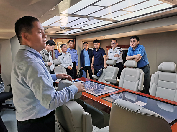 辽宁鞍山配发公安通信指挥车   助力70周年大庆安保(图3)