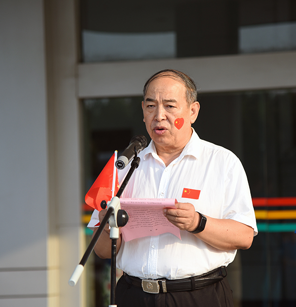 森源鸿马举行“升国旗唱红歌”迎国庆庆祝仪式(图5)