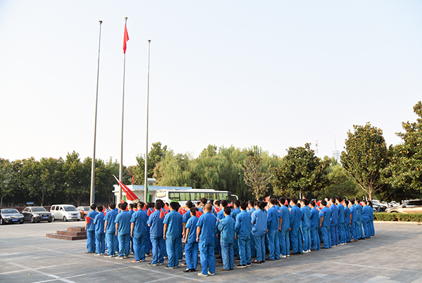 森源鸿马举行“升国旗唱红歌”迎国庆庆祝仪式(图3)