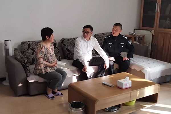 鞍山市委书记韩玉起指挥调度全市国庆安保工作、视察公安指挥车等警用装备使(图7) 鞍山市委书记韩玉起指挥调度全市国庆安保工作、视察公安指挥车等警用装备使(图7)