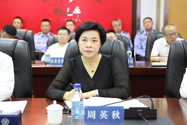 鞍山市委书记韩玉起指挥调度全市国庆安保工作、视察公安指挥车等警用装备使(图5) 鞍山市委书记韩玉起指挥调度全市国庆安保工作、视察公安指挥车等警用装备使(图5)