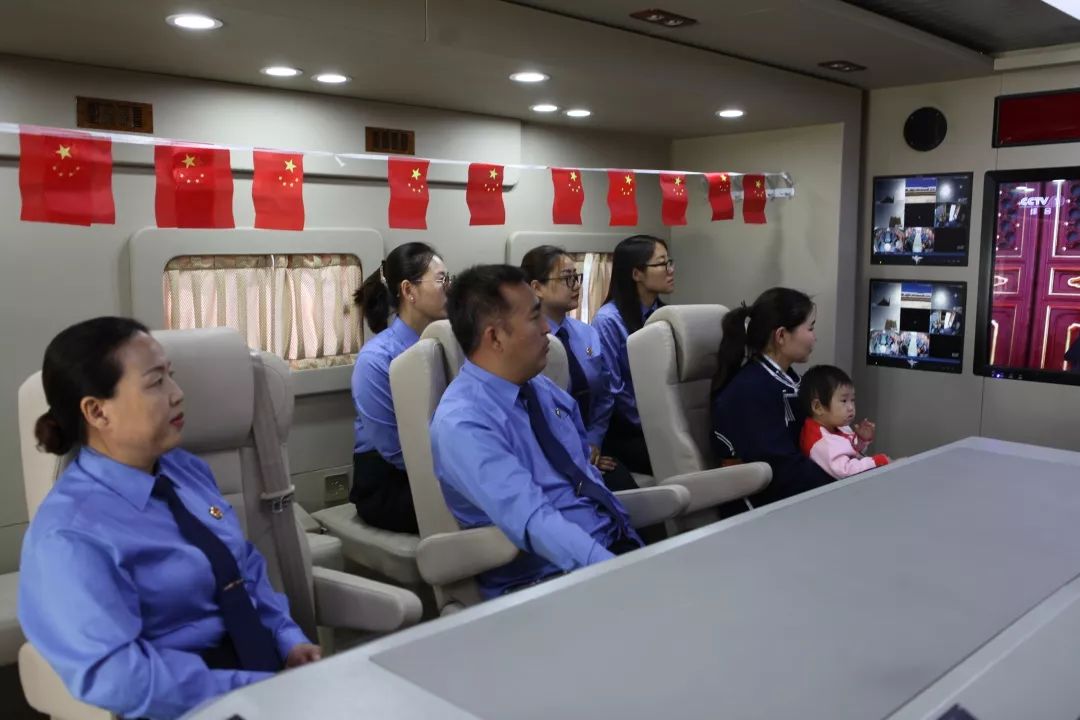 最牛阅兵式就要用最牛检察装备观看--新右检庆祝中华人民共和国成立70周年(图3) 最牛阅兵式就要用最牛检察装备观看--新右检庆祝中华人民共和国成立70周年(图3)