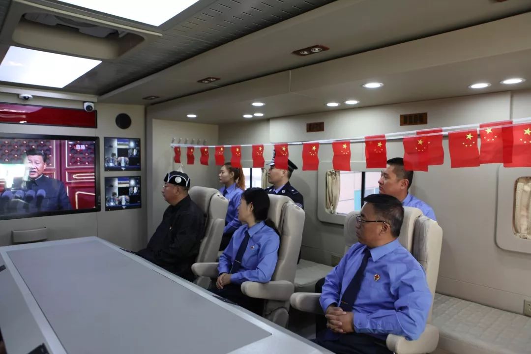最牛阅兵式就要用最牛检察装备观看--新右检庆祝中华人民共和国成立70周年(图4) 最牛阅兵式就要用最牛检察装备观看--新右检庆祝中华人民共和国成立70周年(图4)