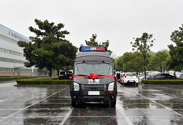 吉林镇赉县通过公安部警采中心采购运兵车(图1)