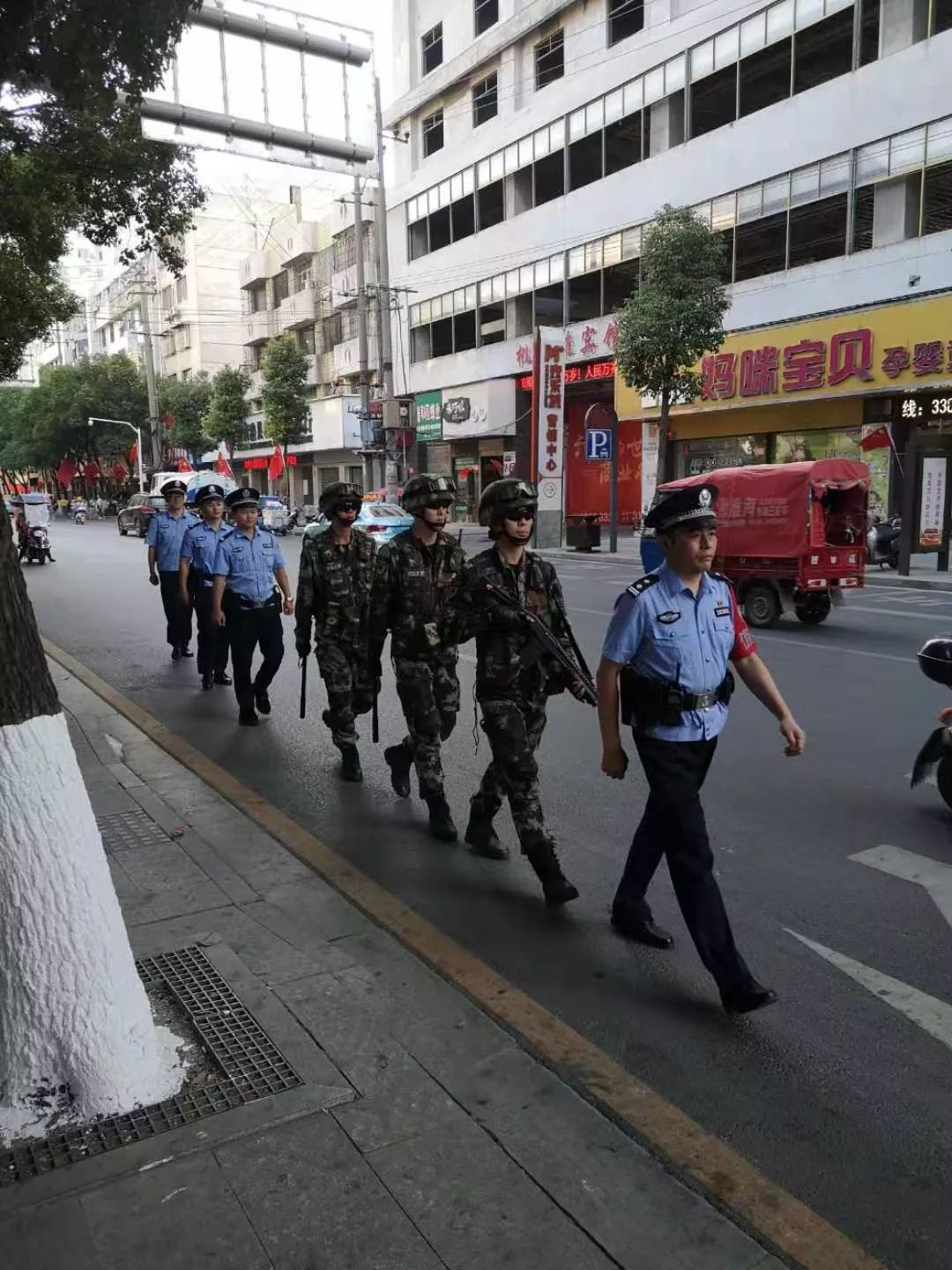 【澧县】这个国庆,澧县公安168小时枕戈待旦 最忠诚……(图4) 【澧县】这个国庆,澧县公安168小时枕戈待旦 最忠诚……(图4)