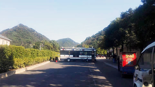 湖南资兴市移动警务室平台上岗执勤(图1) 湖南资兴市移动警务室平台上岗执勤(图1)