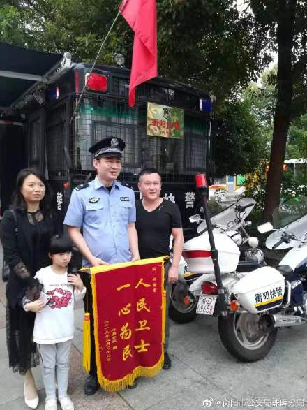 【冯警官,好样的!】衡阳最美警色(图2) 【冯警官,好样的!】衡阳最美警色(图2)