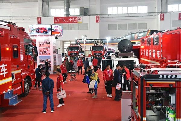 森林消防局徐平司令员莅临中国国际消防展森源重工·森源鸿马展位考察指导(图11)