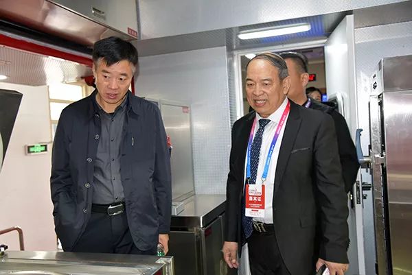 森林消防局徐平司令员莅临中国国际消防展森源重工·森源鸿马展位考察指导(图7)