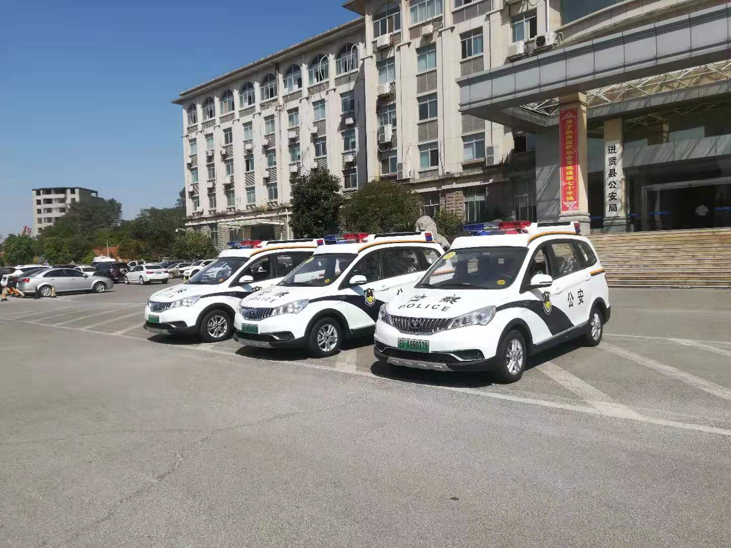 江西进贤县电动警用多功能巡逻车上岗执勤(图2)